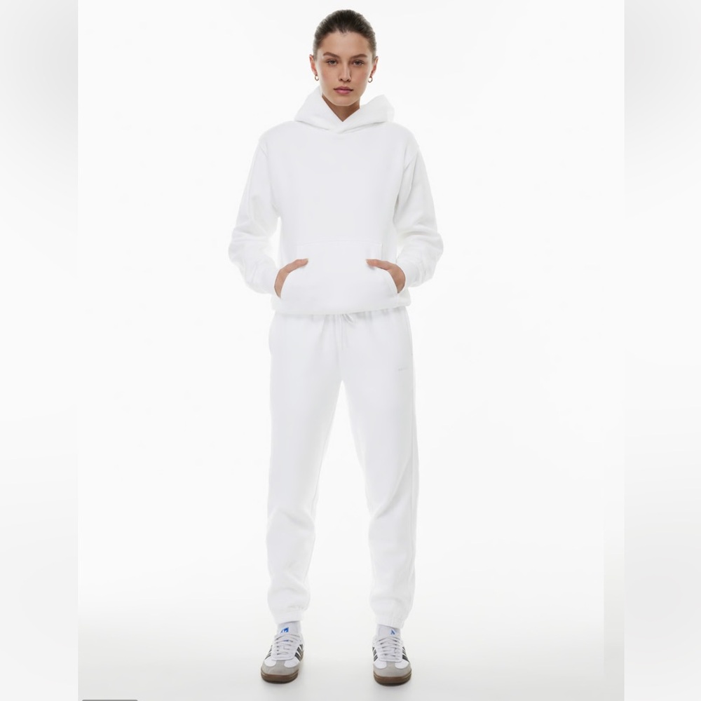 NWT Aritzia Cozy Fleece Boyfriend Joggers White